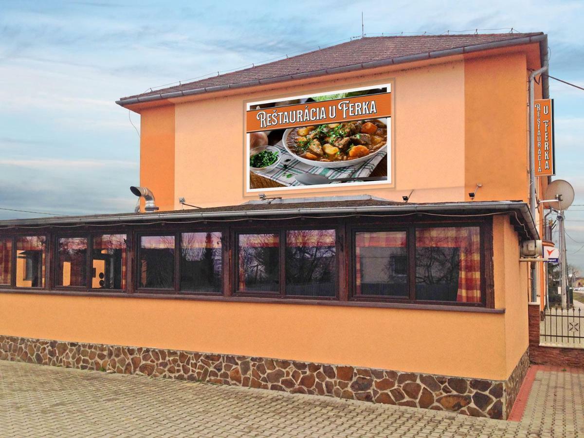 U Ferka Otel Lemesany Dış mekan fotoğraf